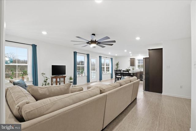 1624 FOUNTAIN ROCK DR, Dover, PA 17315