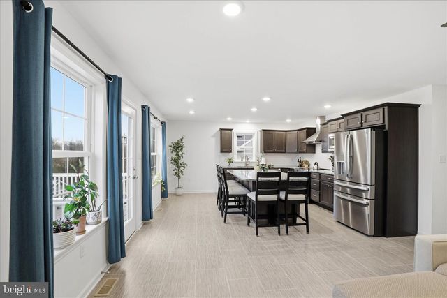 1624 FOUNTAIN ROCK DR, Dover, PA 17315