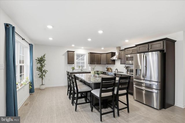 1624 FOUNTAIN ROCK DR, Dover, PA 17315