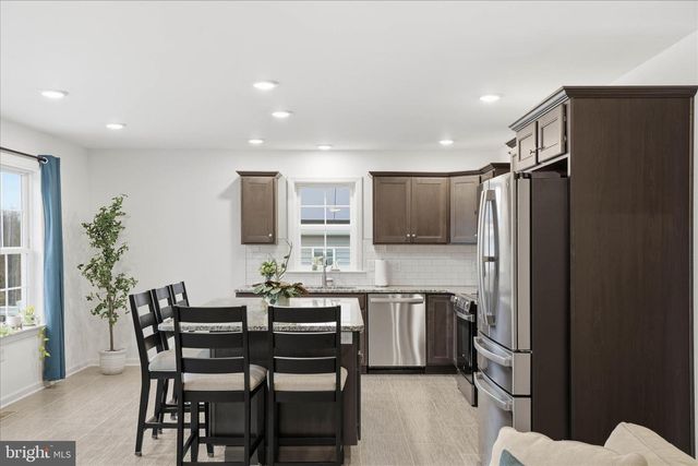 1624 FOUNTAIN ROCK DR, Dover, PA 17315