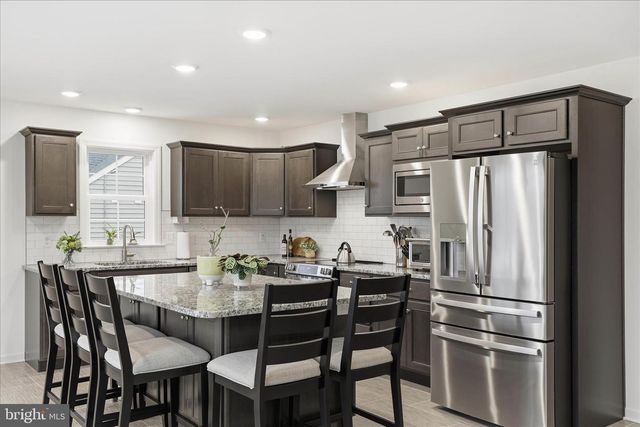 1624 FOUNTAIN ROCK DR, Dover, PA 17315