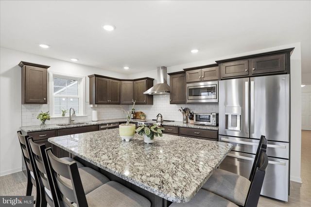 1624 FOUNTAIN ROCK DR, Dover, PA 17315