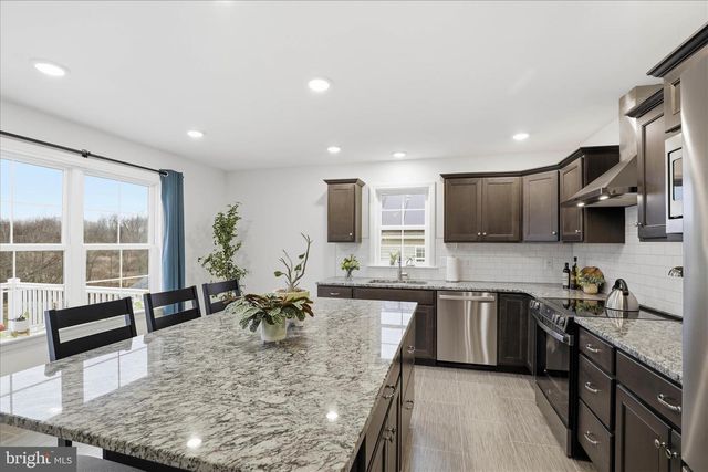 1624 FOUNTAIN ROCK DR, Dover, PA 17315