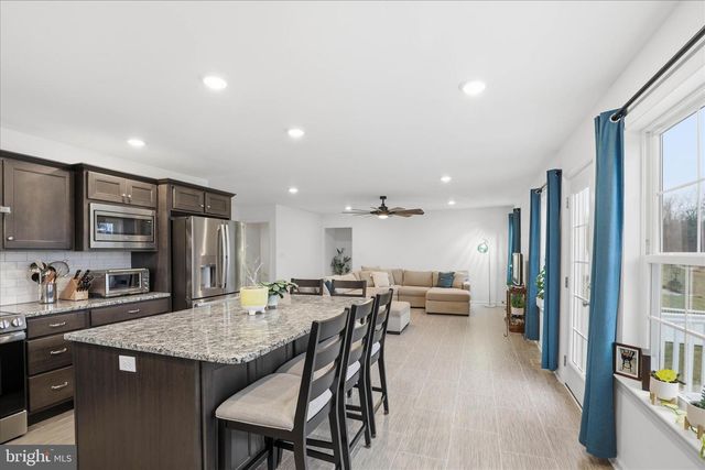 1624 FOUNTAIN ROCK DR, Dover, PA 17315