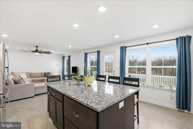 1624 FOUNTAIN ROCK DR, Dover, PA 17315