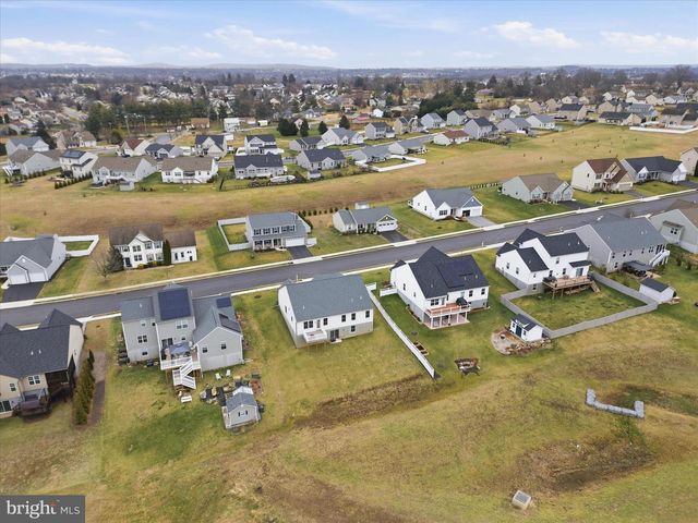 1624 FOUNTAIN ROCK DR, Dover, PA 17315