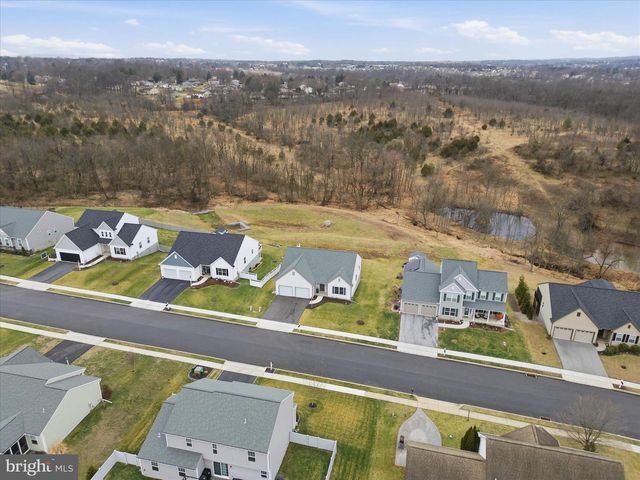 1624 FOUNTAIN ROCK DR, Dover, PA 17315