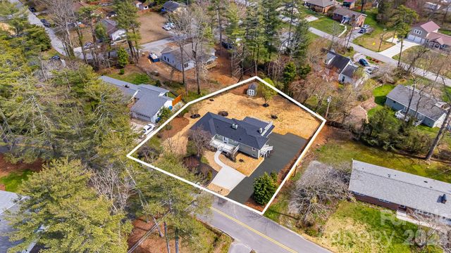 107 Balsam Road, Hendersonville, NC 28792