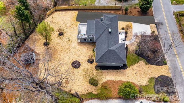 107 Balsam Road, Hendersonville, NC 28792