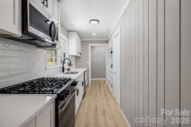 107 Balsam Road, Hendersonville, NC 28792