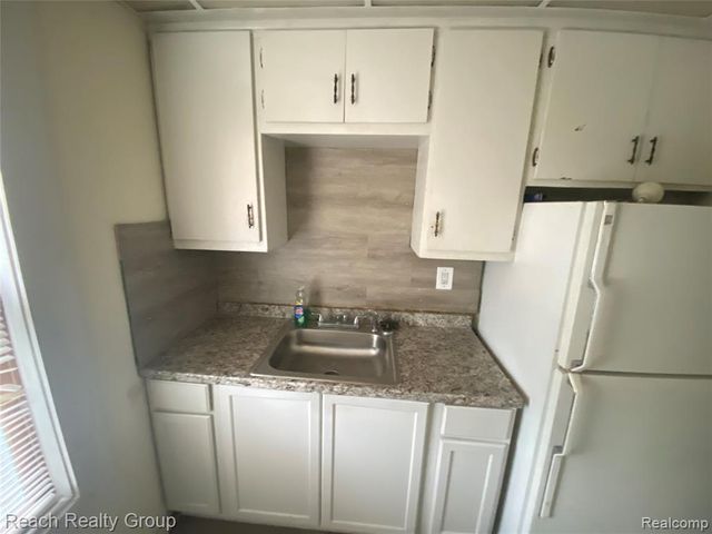 8316 Brace Street, Detroit, MI 48228