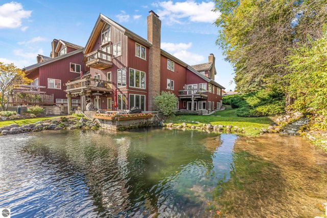 236 N Front Street, Suttons Bay, MI 49682