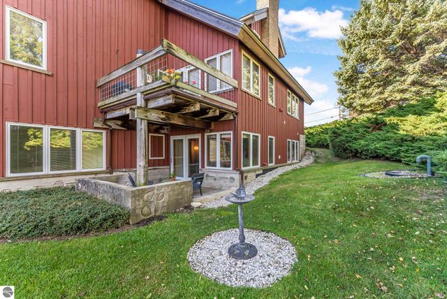 236 N Front Street, Suttons Bay, MI 49682