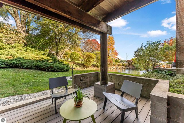 236 N Front Street, Suttons Bay, MI 49682