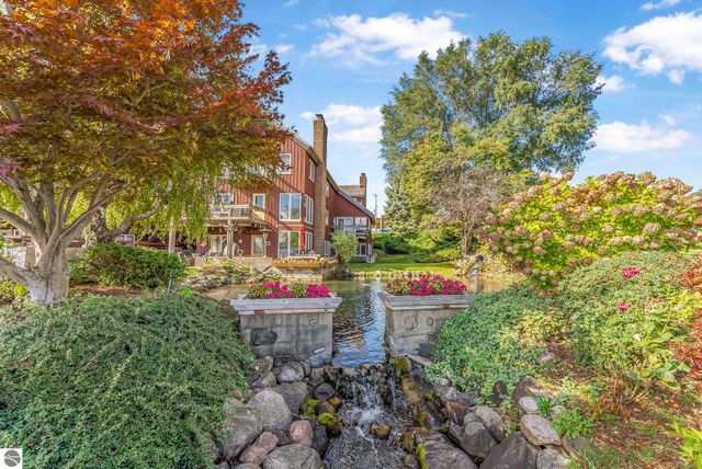 236 N Front Street, Suttons Bay, MI 49682