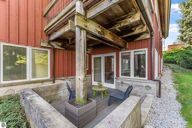 236 N Front Street, Suttons Bay, MI 49682