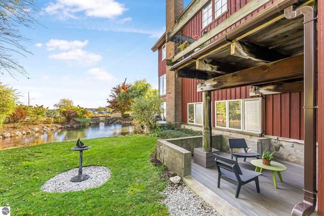 236 N Front Street, Suttons Bay, MI 49682