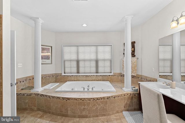 42037 HEATERS ISLAND CT, Leesburg, VA 20176