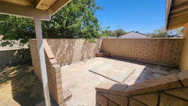 22330 Miramot Road, Apple Valley, CA 92308