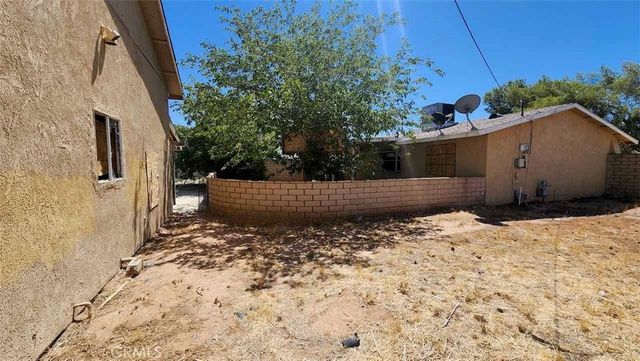22330 Miramot Road, Apple Valley, CA 92308