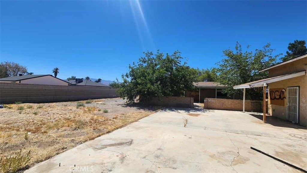 22330 Miramot Road, Apple Valley, CA 92308