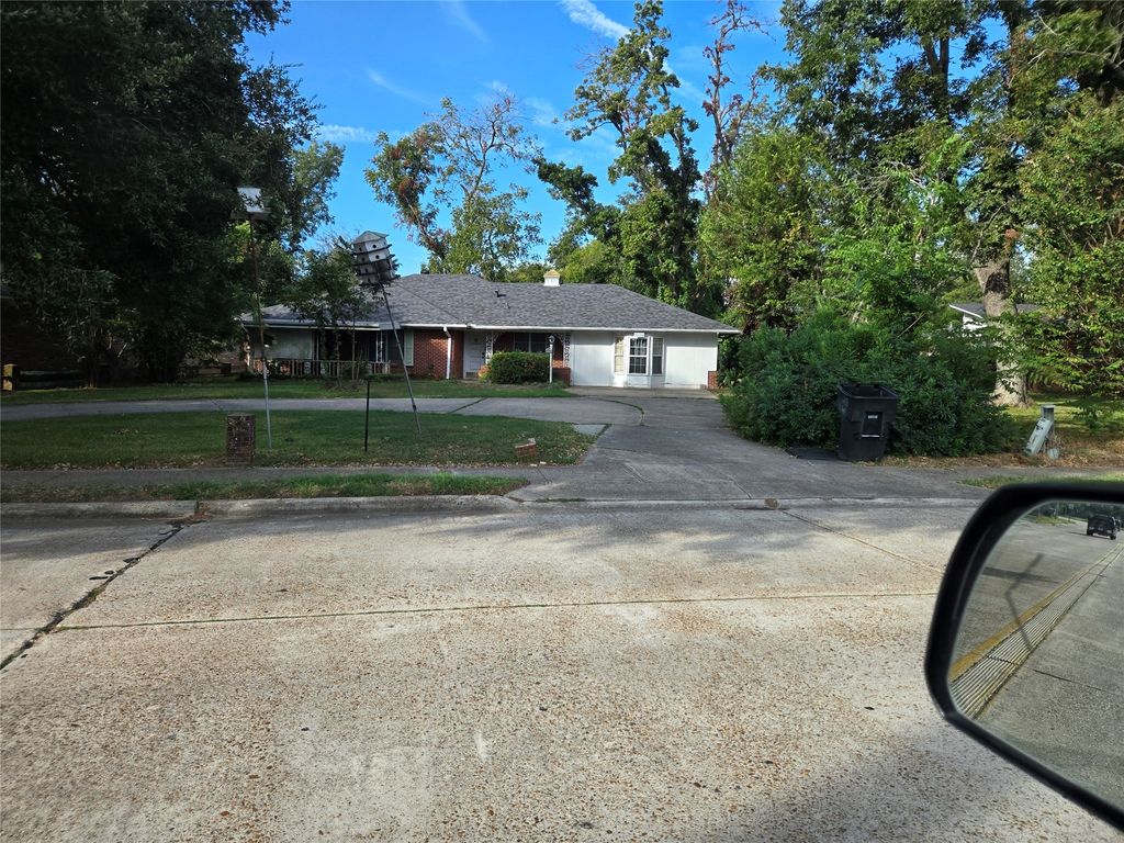 1208 E Kings Highway, Shreveport, LA 71105