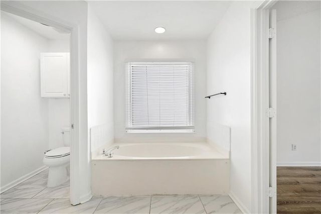 10895 Glenbarr Drive, Johns Creek, GA 30097