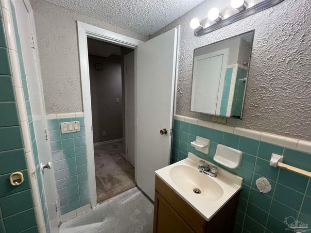 5733 Orange St, Milton, FL 32570