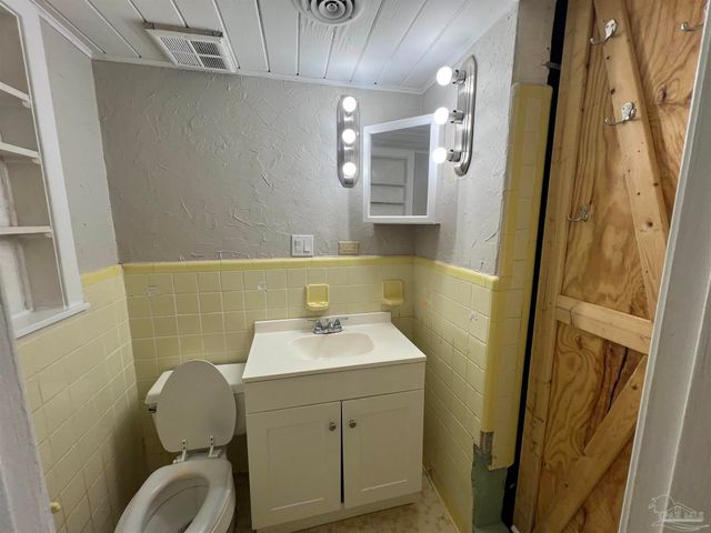 5733 Orange St, Milton, FL 32570