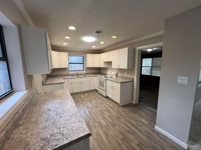 5733 Orange St, Milton, FL 32570