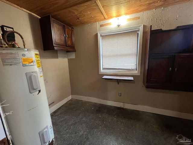 5733 Orange St, Milton, FL 32570