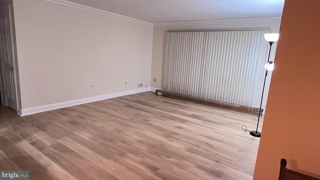 7 VOSCEK CT, Lawrence, NJ 08648