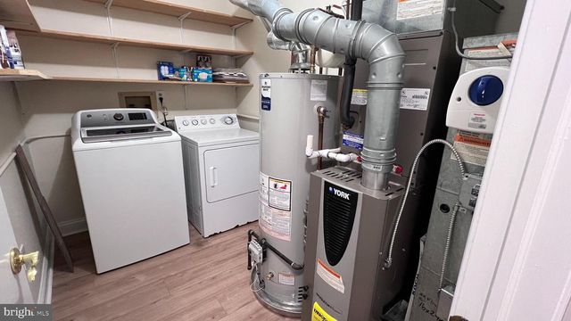 7 VOSCEK CT, Lawrence, NJ 08648