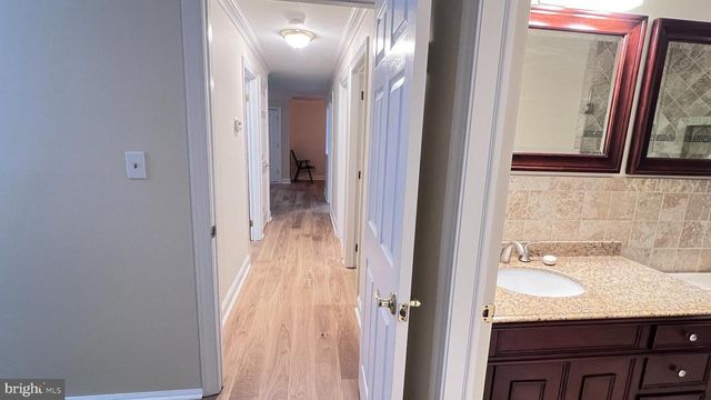 7 VOSCEK CT, Lawrence, NJ 08648