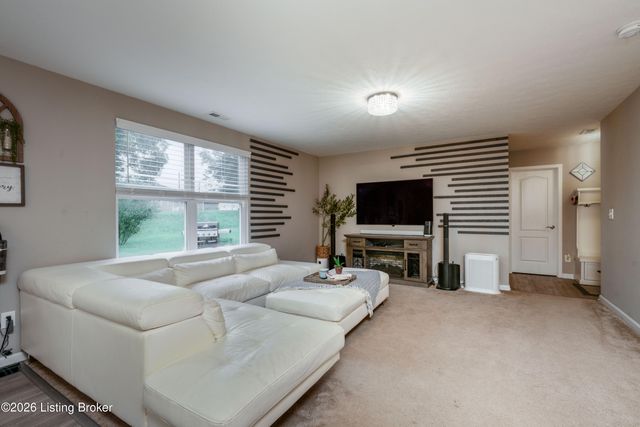 12095 Parkview Trace Dr, Louisville, KY 40229