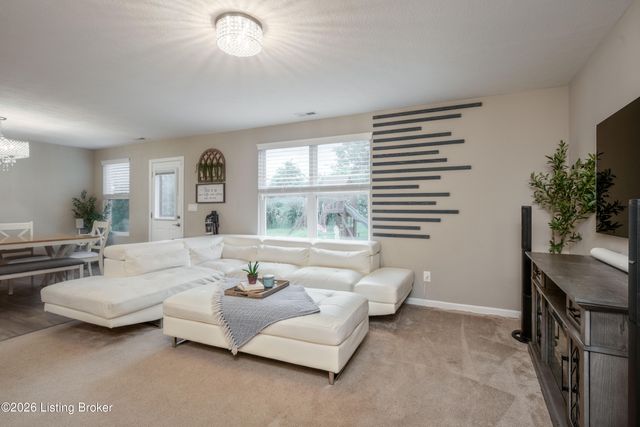 12095 Parkview Trace Dr, Louisville, KY 40229