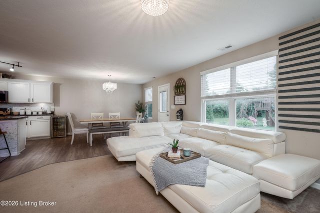 12095 Parkview Trace Dr, Louisville, KY 40229