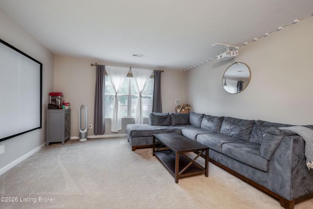 12095 Parkview Trace Dr, Louisville, KY 40229