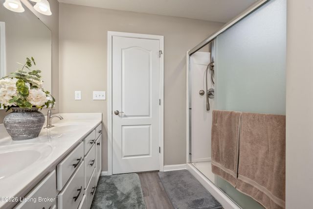 12095 Parkview Trace Dr, Louisville, KY 40229