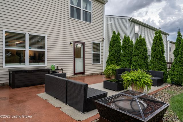 12095 Parkview Trace Dr, Louisville, KY 40229