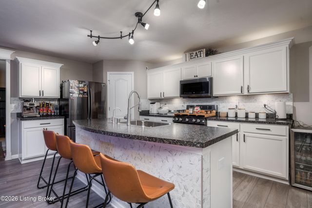 12095 Parkview Trace Dr, Louisville, KY 40229