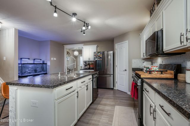 12095 Parkview Trace Dr, Louisville, KY 40229