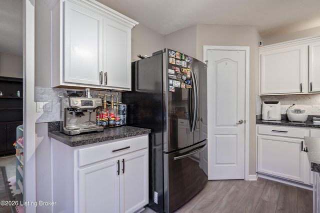 12095 Parkview Trace Dr, Louisville, KY 40229