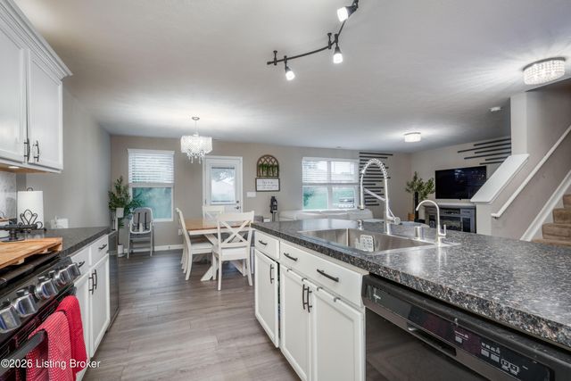 12095 Parkview Trace Dr, Louisville, KY 40229