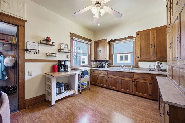 231 Highland Dr NW, Cedar Rapids, IA 52405