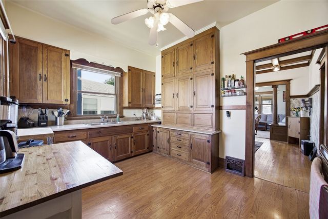 231 Highland Dr NW, Cedar Rapids, IA 52405