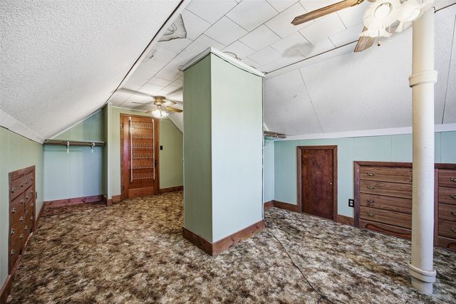 231 Highland Dr NW, Cedar Rapids, IA 52405