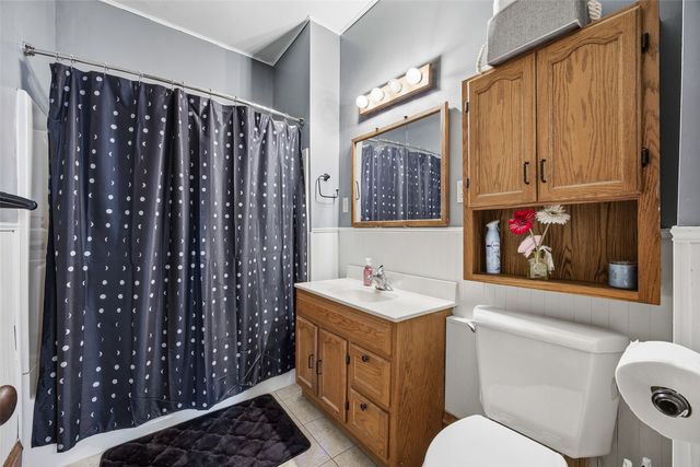 231 Highland Dr NW, Cedar Rapids, IA 52405