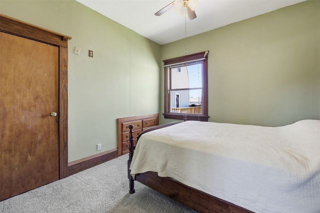 231 Highland Dr NW, Cedar Rapids, IA 52405