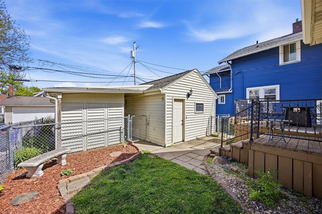 231 Highland Dr NW, Cedar Rapids, IA 52405